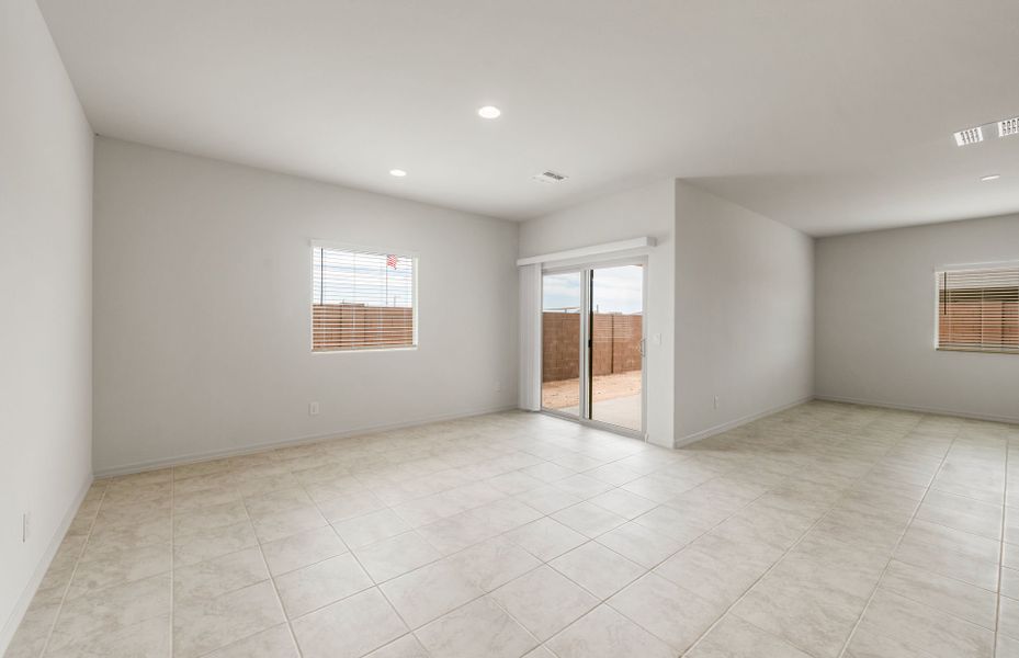 Spacious, unfurnished interior of a new home in Hayden Estates, Buckeye (Image 19). Spacious, unfurnished interior of a new home in Hayden Estates, Buckeye (Image 19).