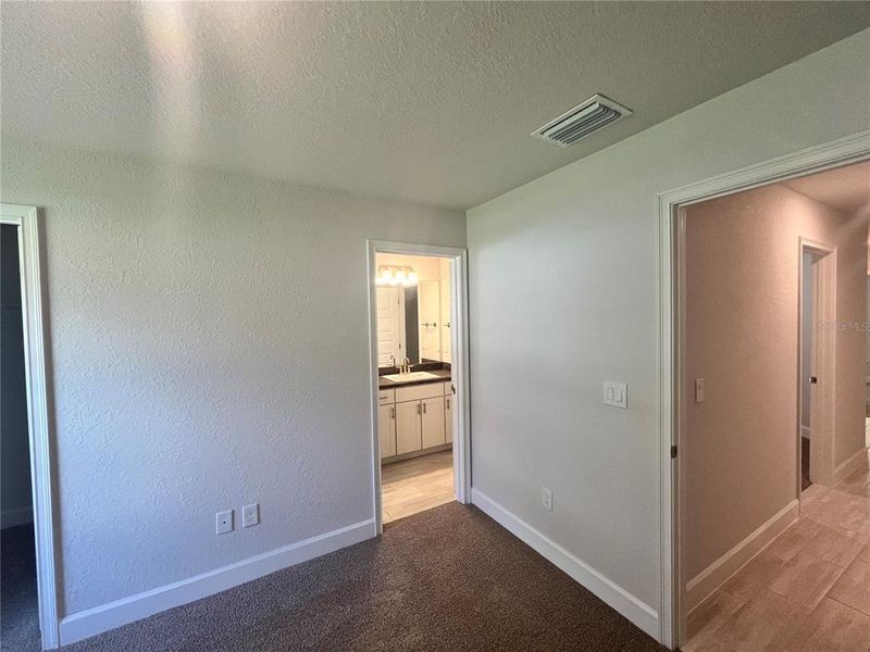 Spacious, unfurnished interior of a new home in Orange Blossom Hills, Summerfield (Image 7).