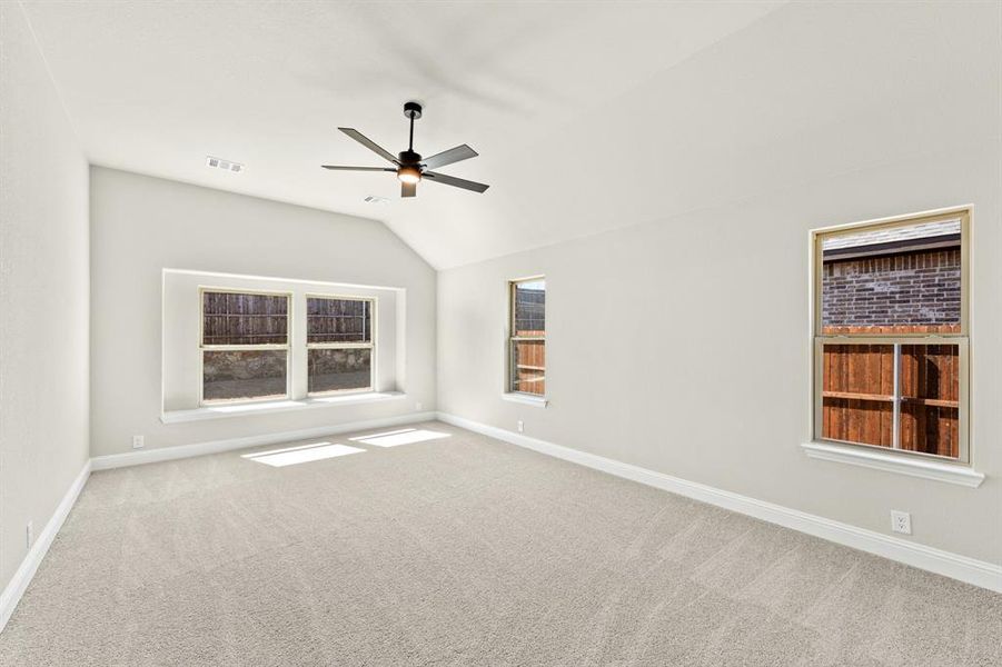 Spacious, unfurnished interior of a new home in The Oaks, Red Oak (Image 24).