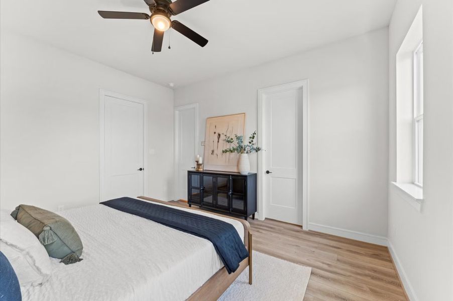 Representative furnished interior of a home built from the Plan 1458 by Faircroft Homes in Highland Gardens, Houston (Image 6).