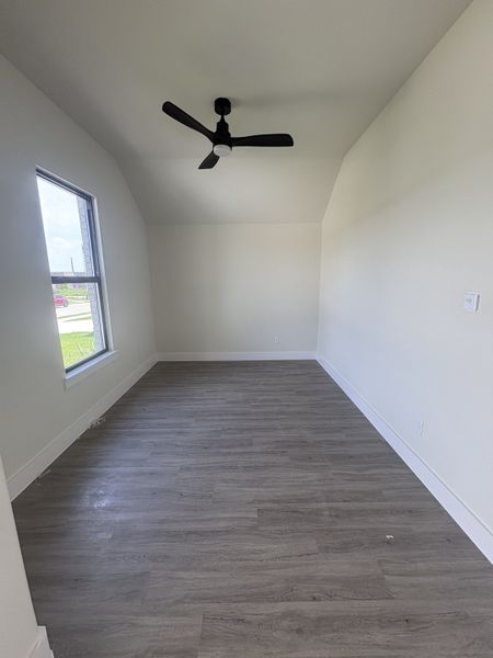 Spacious, unfurnished interior of a new home in Stillwater Lake Estates, Godley (Image 9).
