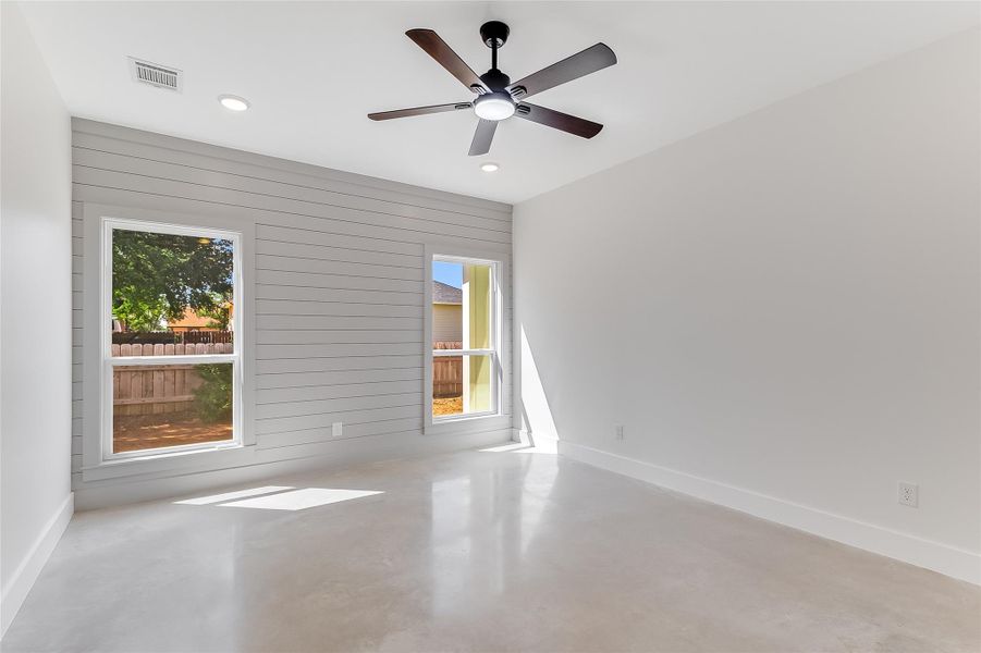 Spacious, unfurnished interior of a new home in , Marble Falls (Image 23).