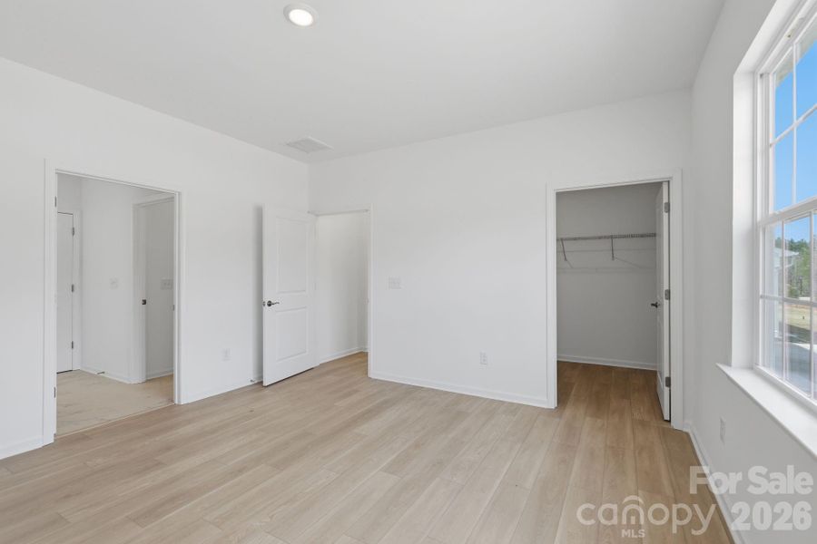Spacious, unfurnished interior of a new home in Roselyn, Lancaster (Image 20).