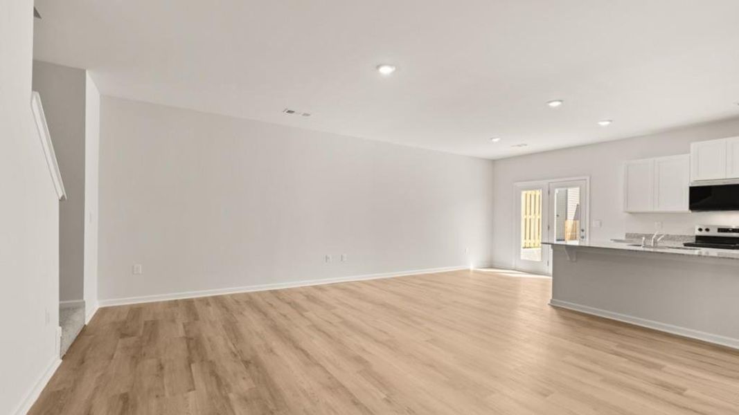 Spacious, unfurnished interior of a new home in Rolling Meadows, Jasper (Image 15).