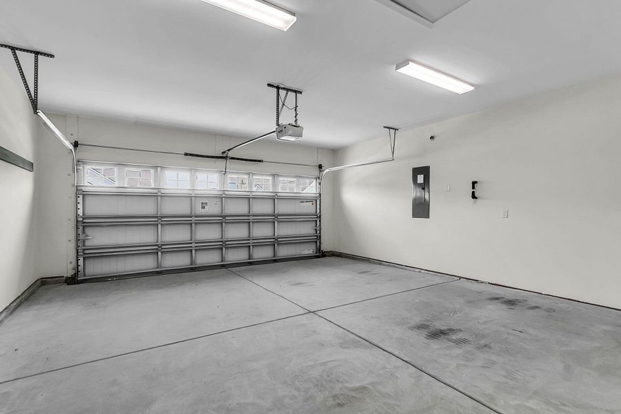 Spacious, unfurnished interior of a new home in , Summerville (Image 18).