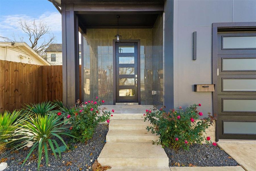 Exterior details and patio area of a home in , Dallas (Image 4).