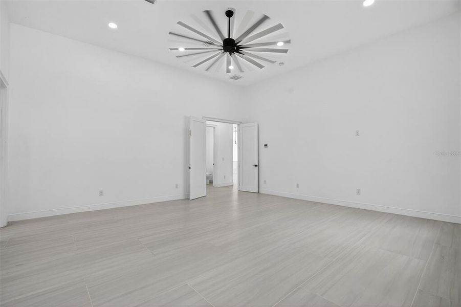 Spacious, unfurnished interior of a new home in , Wesley Chapel (Image 23). Spacious, unfurnished interior of a new home in , Wesley Chapel (Image 23).