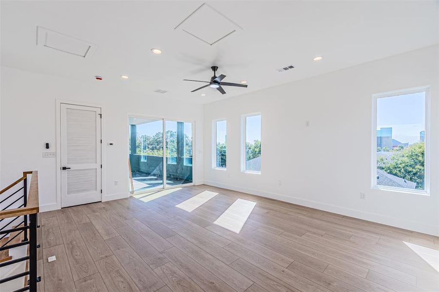 Spacious, unfurnished interior of a new home in , Dallas (Image 31).