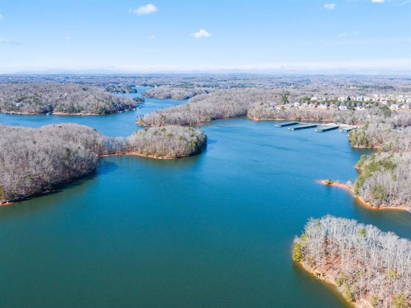 Natural landscape and outdoor views near Falcon Landing in Gainesville (Image 58).