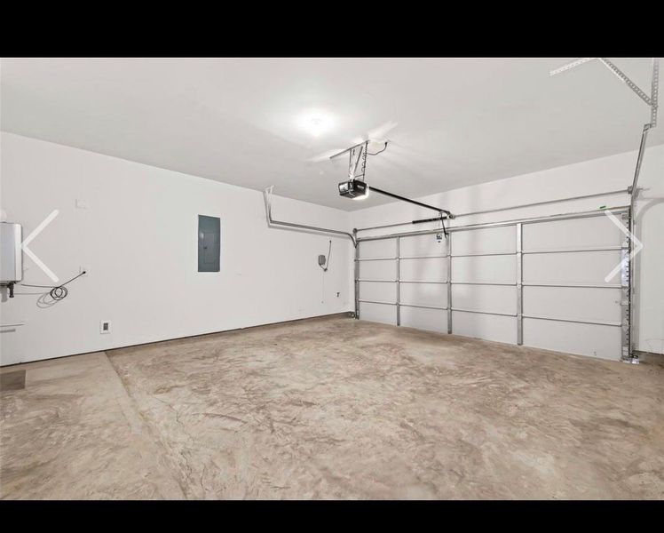 Spacious, unfurnished interior of a new home in Harvest Green, Richmond (Image 31).