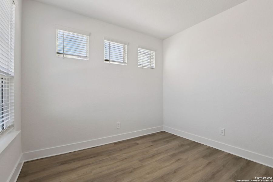 Spacious, unfurnished interior of a new home in Carmel Ranch, Schertz (Image 18).
