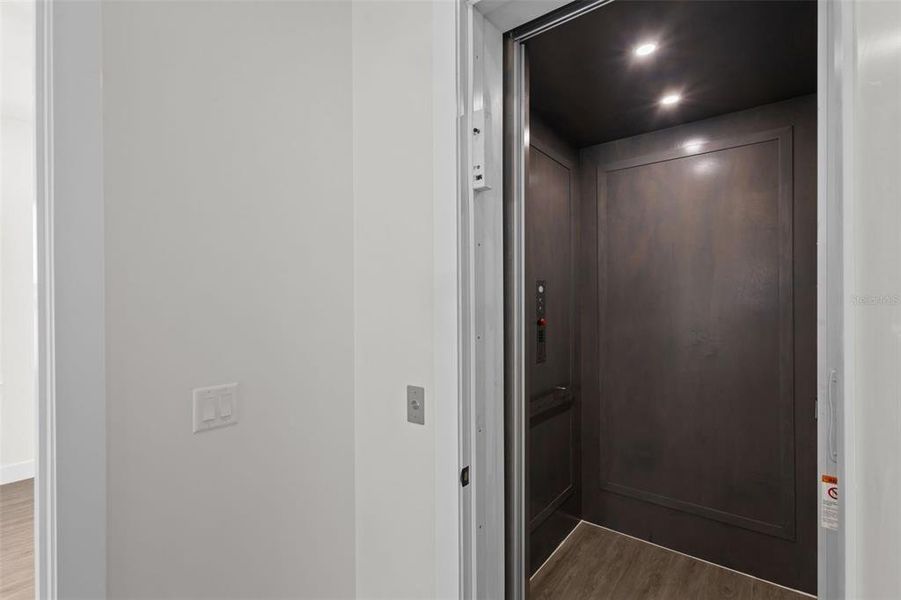 Spacious, unfurnished interior of a new home in , Hudson (Image 16).