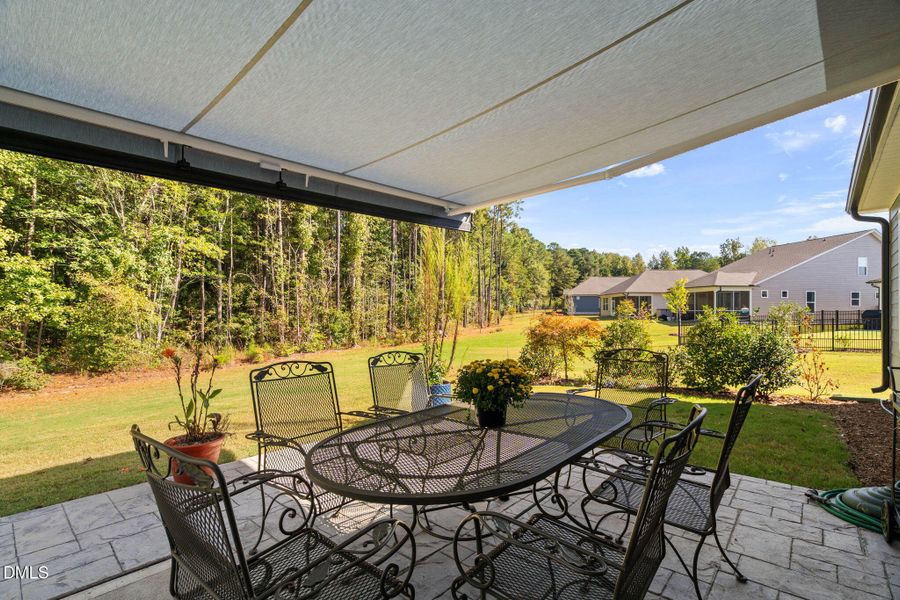 Patio w/Awning Patio w/Awning