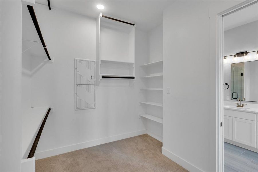 Spacious, unfurnished interior of a new home in , Venus (Image 33). Spacious, unfurnished interior of a new home in , Venus (Image 33).