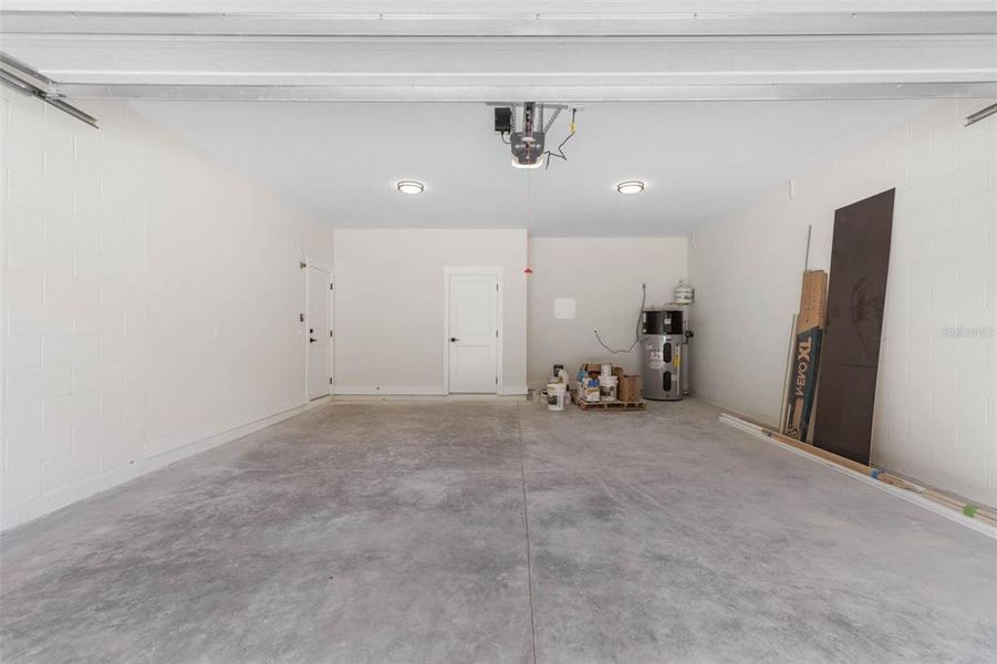 Spacious, unfurnished interior of a new home in , Palm Coast (Image 64).