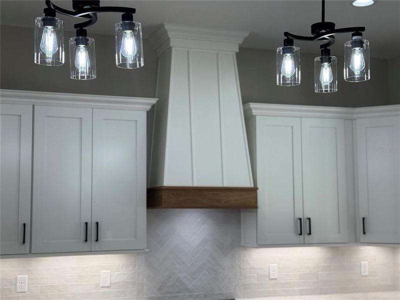 Close-up of interior finishes inside a home in , Chiefland (Image 24).