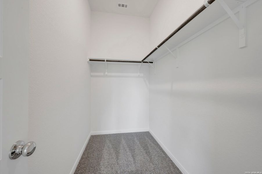 Spacious, unfurnished interior of a new home in Park Place, New Braunfels (Image 27).