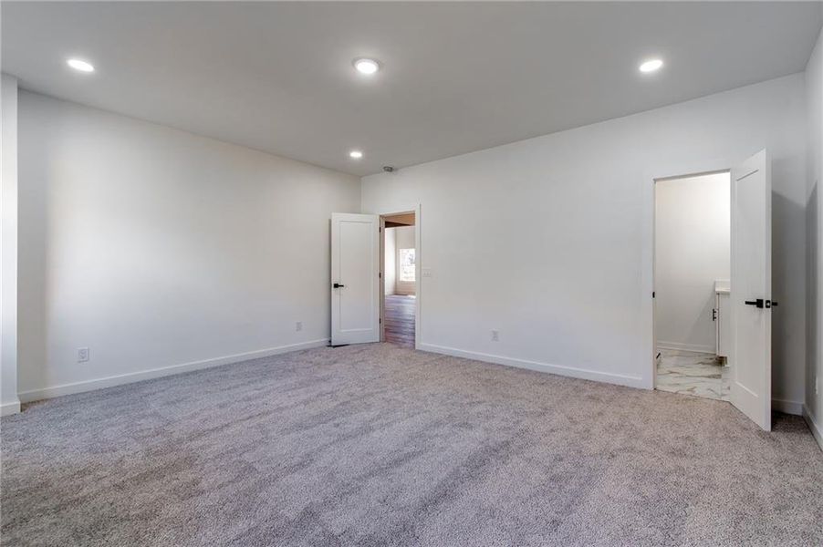 Spacious, unfurnished interior of a new home in , Gainesville (Image 28).
