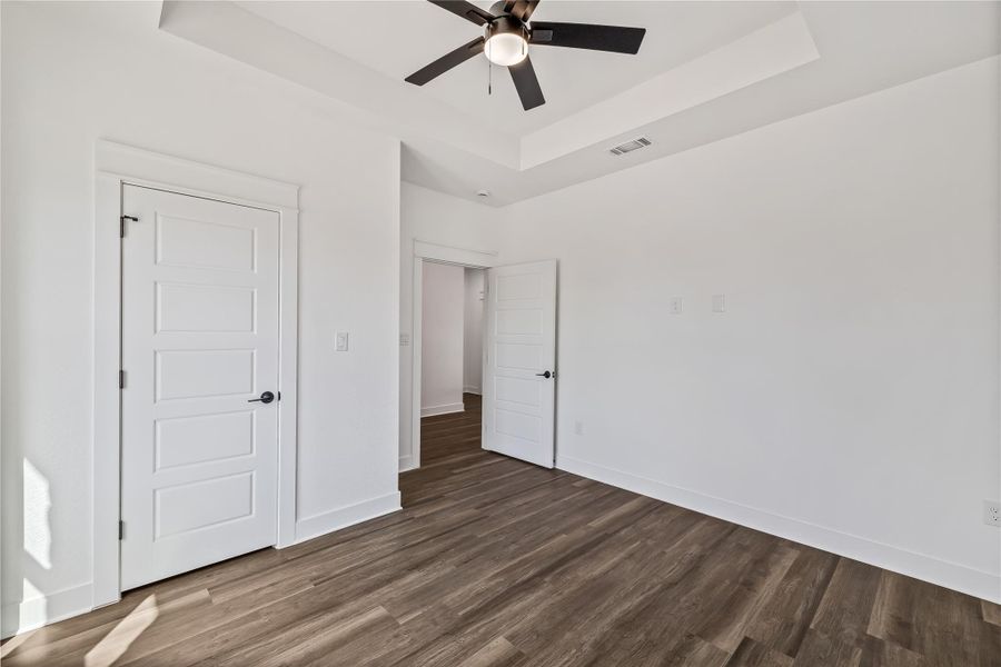 Spacious, unfurnished interior of a new home in , Dale (Image 20).