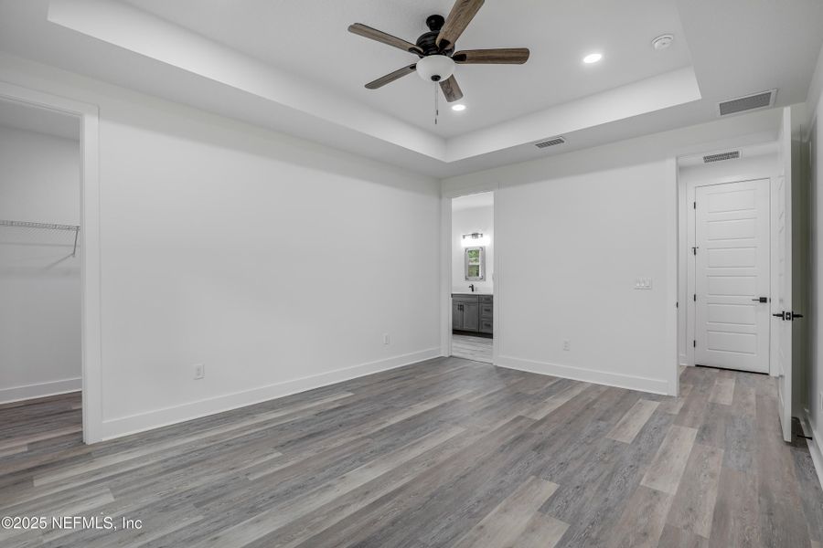 Spacious, unfurnished interior of a new home in , Jacksonville (Image 20).