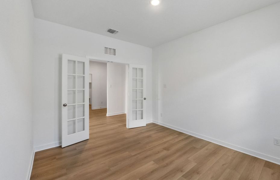Spacious, unfurnished interior of a new home in County View, Temple (Image 26).