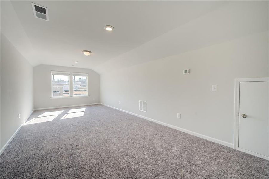 Spacious, unfurnished interior of a new home in Burchwood, Stockbridge (Image 25).