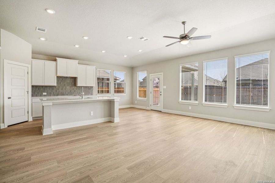 Spacious, unfurnished interior of a new home in Estancia Ranch - Classic Series, San Antonio (Image 39).