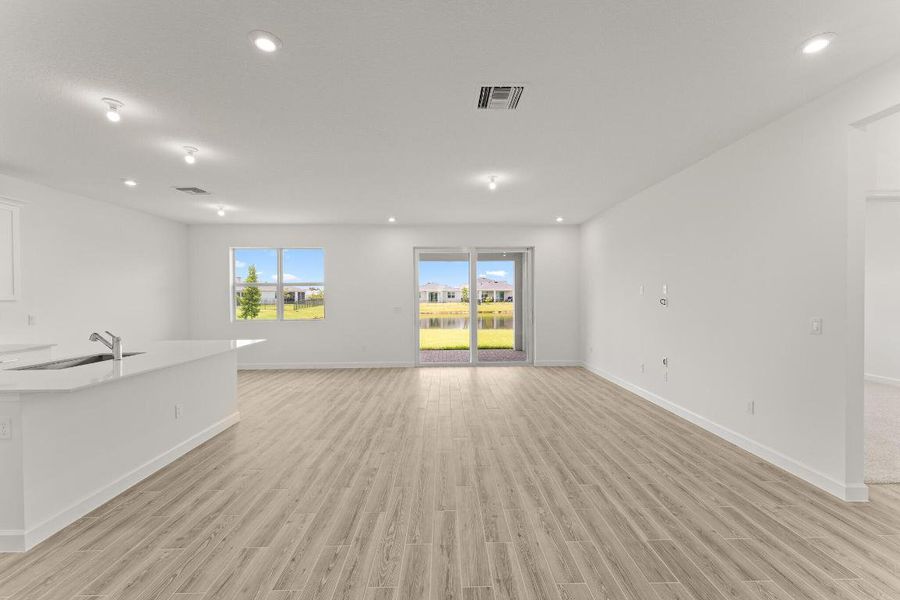 US_SEF_CASCADES_333_great room