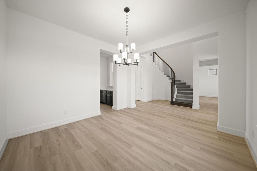 Spacious, unfurnished interior of a new home in Valencia 70', Manvel (Image 11).