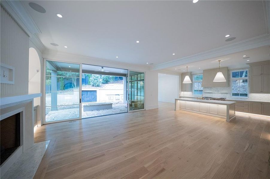 Spacious, unfurnished interior of a new home in Blue Heron Walk, Atlanta (Image 53).