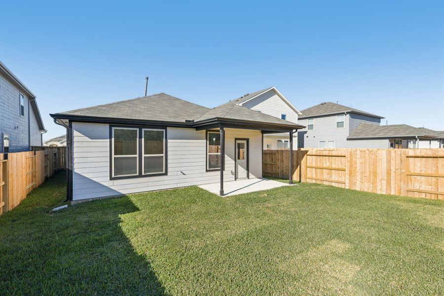Exterior details and patio area of a home in Mavera, Conroe (Image 3).