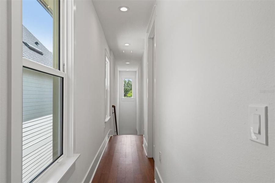 Spacious, unfurnished interior of a new home in , Tampa (Image 40).