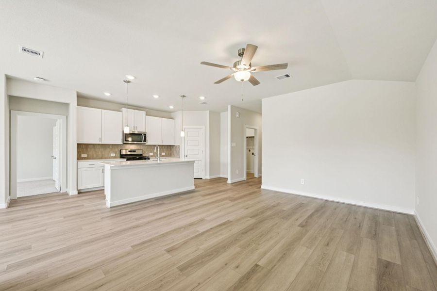 Photo is not of the actual home, but is an inspirational photo of builder’s model home and may depict options, furnishings, and/or decorator features that are not included Photo is not of the actual home, but is an inspirational photo of builder’s model home and may depict options, furnishings, and/or decorator features that are not included