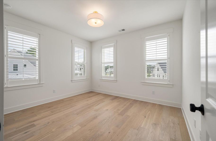 Spacious, unfurnished interior of a new home in , Mount Pleasant (Image 74).