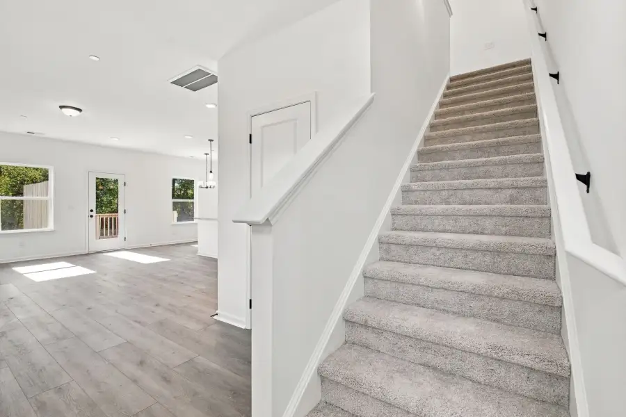 Spacious, unfurnished interior of a new home in Laurelwood Park, Gallatin (Image 16).