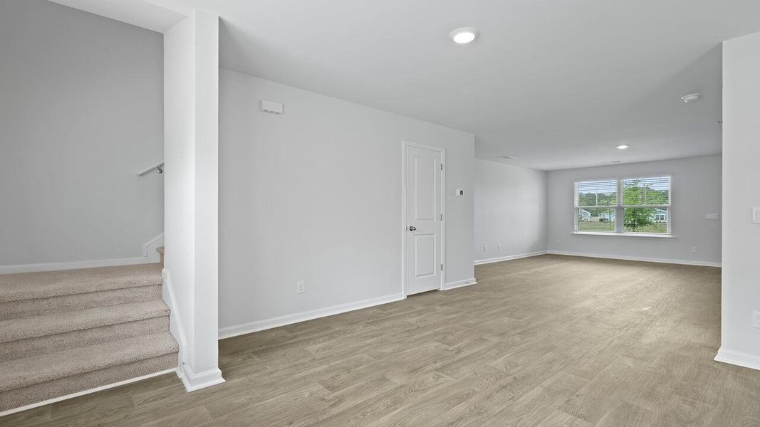 Spacious, unfurnished interior of a new home in Sheep Island, Summerville (Image 13).