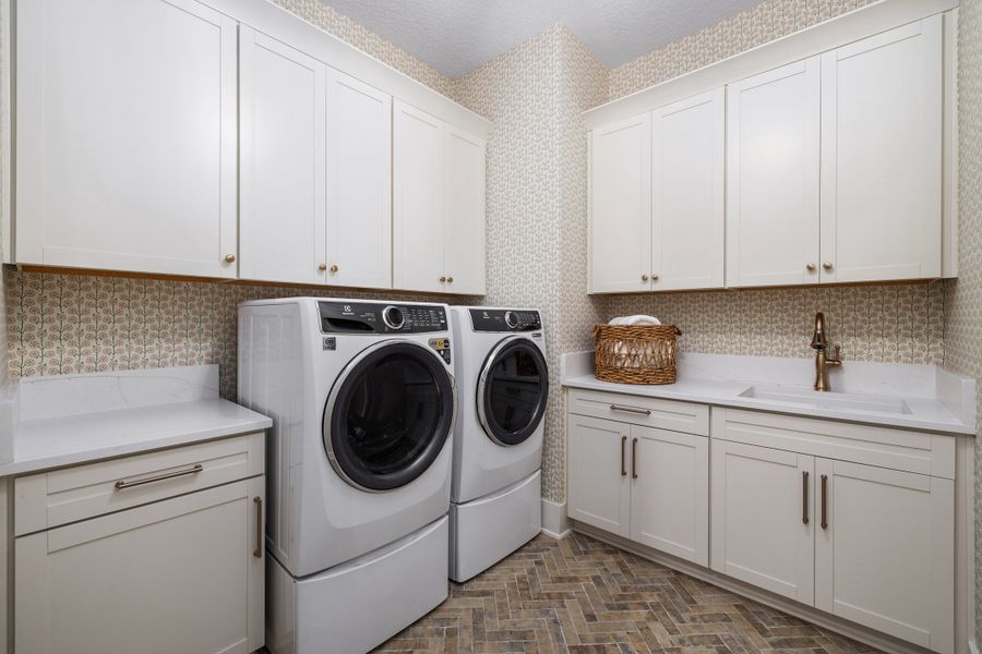 Representative interior finishes for a home built from the Avondale II by Riverside Homes in Hidden Creek at SilverLeaf, St. Augustine (Image 25). Representative interior finishes for a home built from the Avondale II by Riverside Homes in Hidden Creek at SilverLeaf, St. Augustine (Image 25).