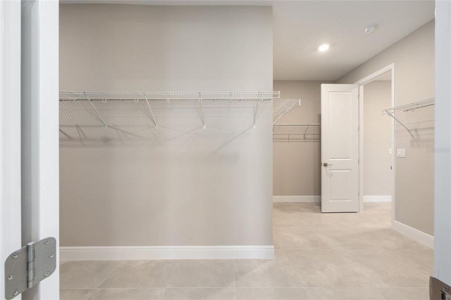 Spacious, unfurnished interior of a new home in , Ocala (Image 34).