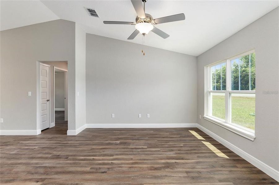 Spacious, unfurnished interior of a new home in , Ocala (Image 41).
