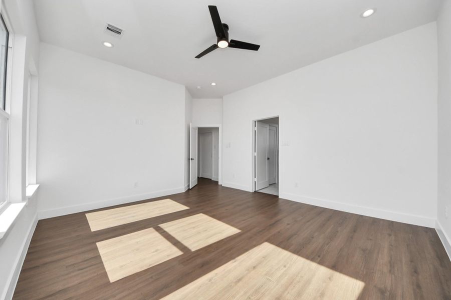 Spacious, unfurnished interior of a new home in , Houston (Image 20).
