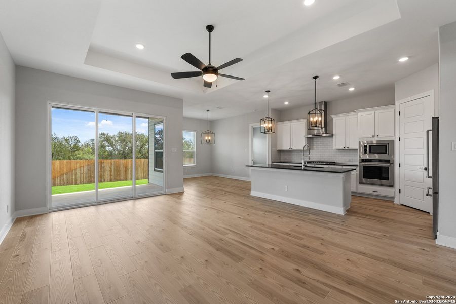 Spacious, unfurnished interior of a new home in Potranco West, Castroville (Image 15).