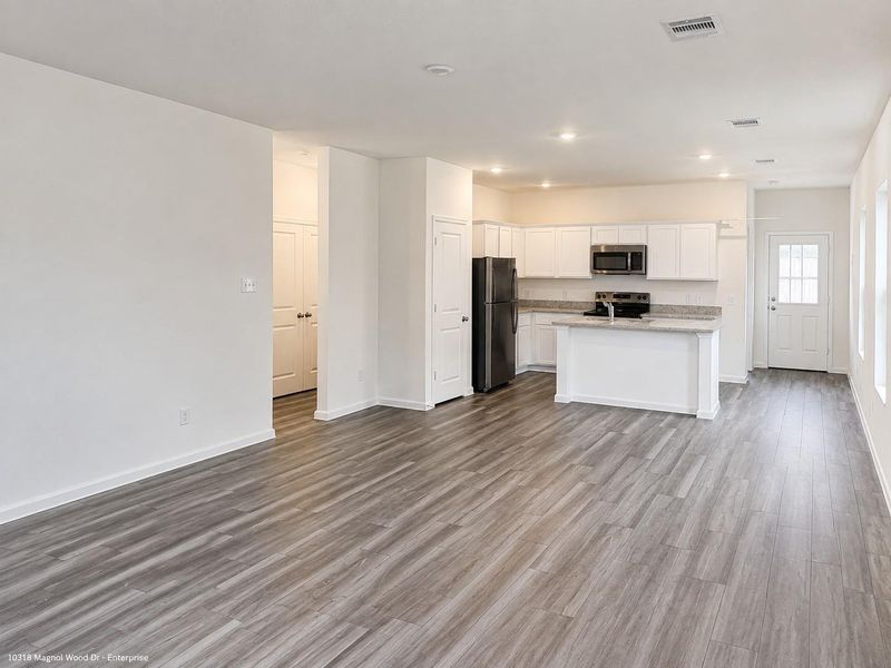 Spacious, unfurnished interior of a new home in Wayside Village, Houston (Image 13).