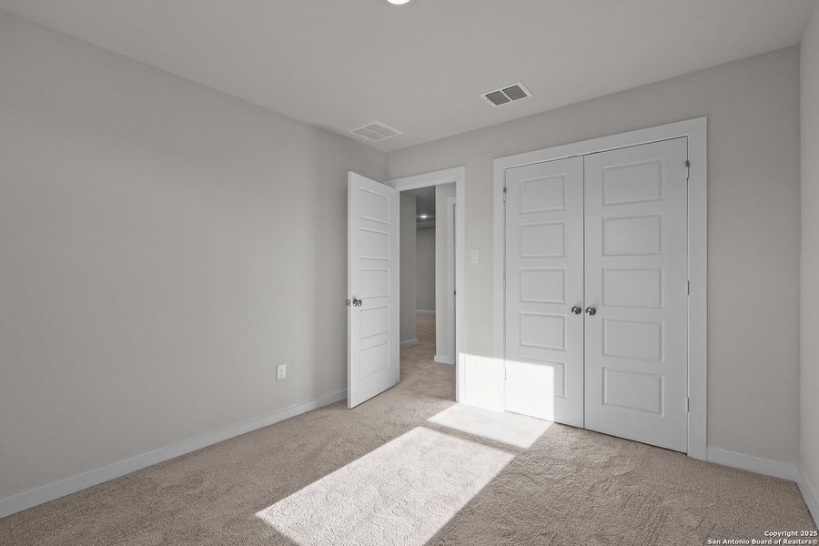 Spacious, unfurnished interior of a new home in Senna, Leon Valley (Image 15).