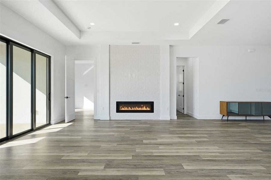 Spacious, unfurnished interior of a new home in , Port Charlotte (Image 29).