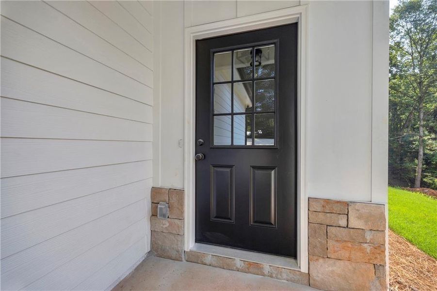 Exterior details and patio area of a home in , Franklin Springs (Image 4).