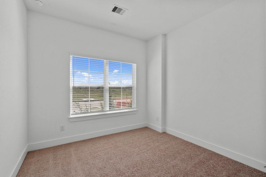 Spacious, unfurnished interior of a new home in Meridiana, Iowa Colony (Image 18).