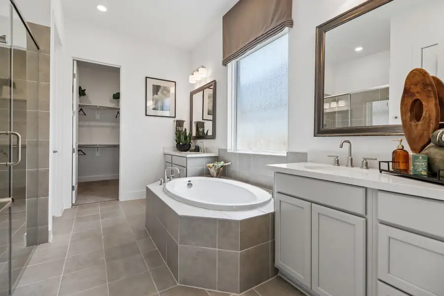 Representative furnished interior of a home built from the Sullivan by Taylor Morrison in Ryehill, Rosenberg (Image 26).