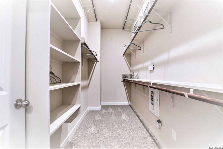 Spacious, unfurnished interior of a new home in Rose Hill, San Antonio (Image 20).