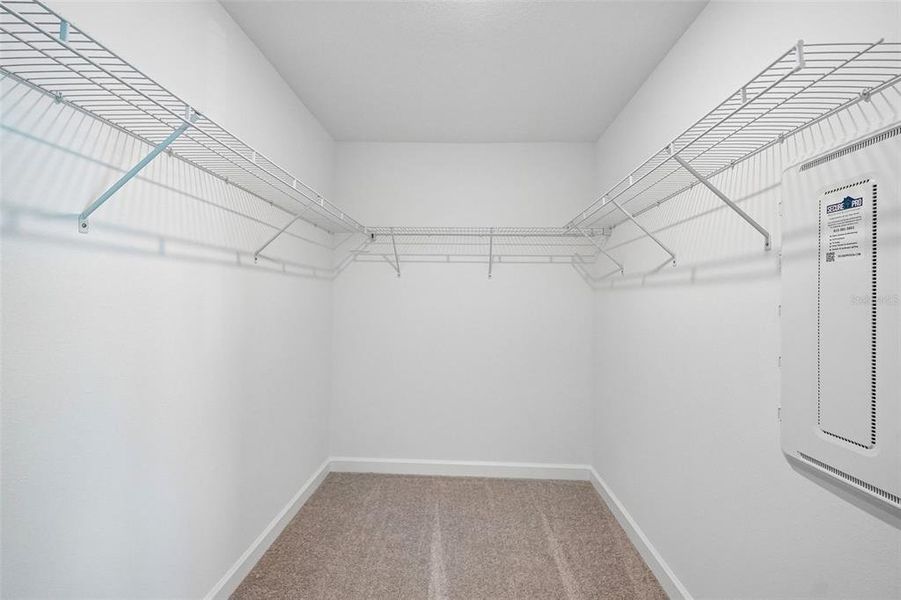 Spacious, unfurnished interior of a new home in , Tampa (Image 14).