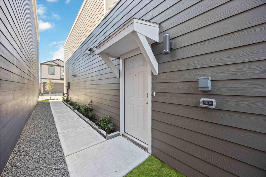 Exterior details and patio area of a home in Mansfield Estates, Houston (Image 3). Exterior details and patio area of a home in Mansfield Estates, Houston (Image 3).